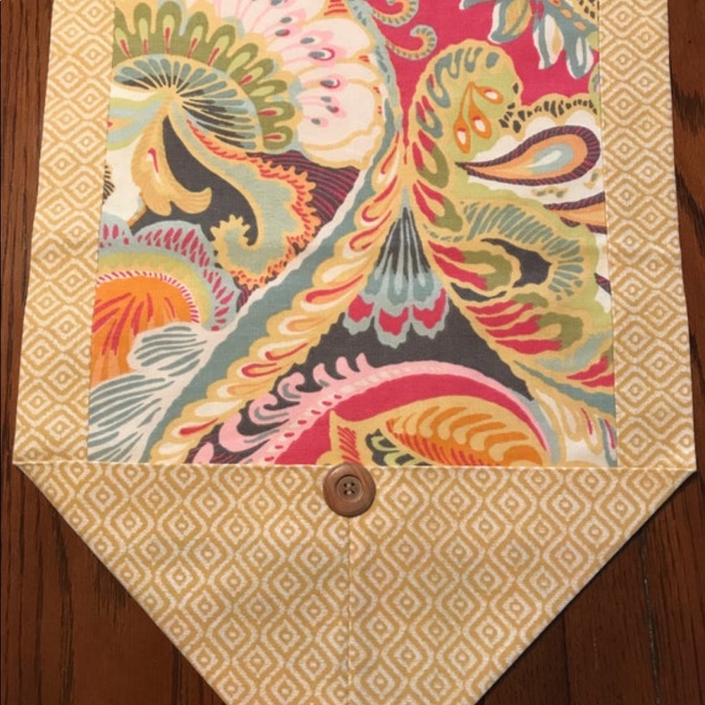 Handmade table runner - Picture 3 of 3